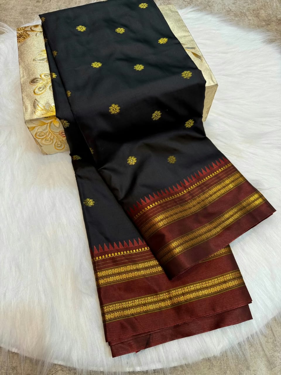 नारायणपेठ पैठणी साडी (Narayanpeth Paithani Saree)